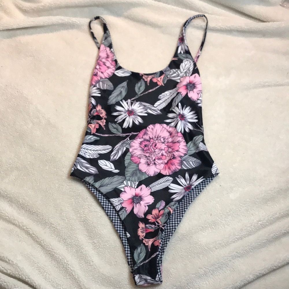 Reversible one piece swimsuit